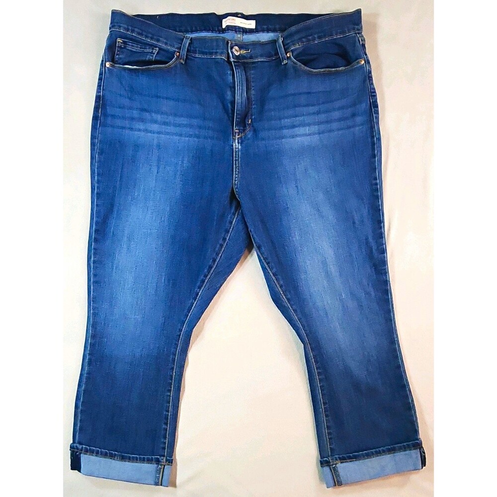 Signature by Levi Strauss & Co. Women's Mid Rise Capri Jeans Blue 20W